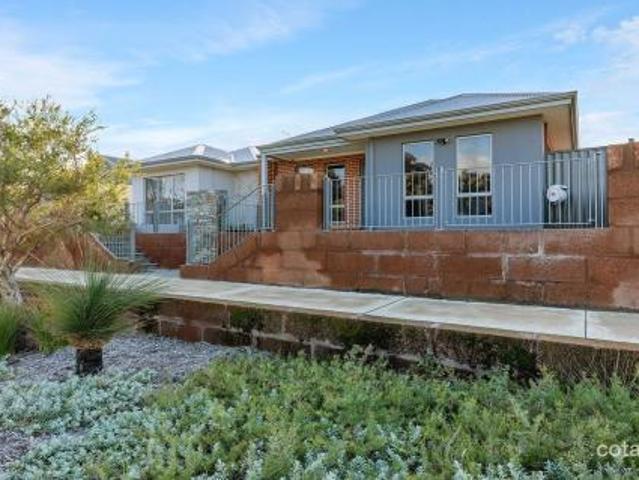 Low Maintenance Lifestyle in a Prime Location