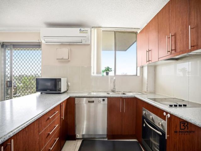 Low Maintenance Lifestyle in a Prime Location!