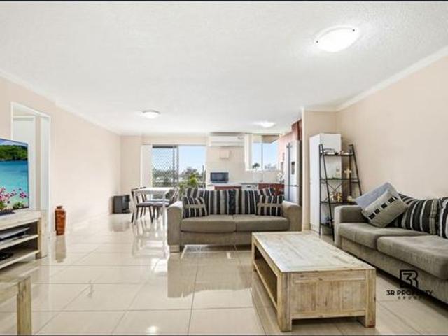 Low Maintenance Lifestyle in a Prime Location!