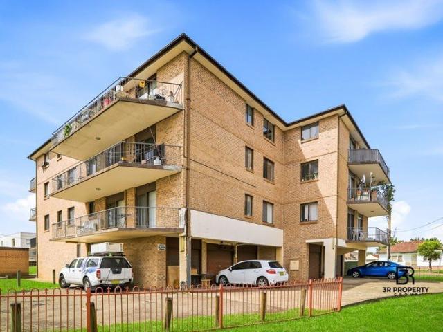 Low Maintenance Lifestyle in a Prime Location!