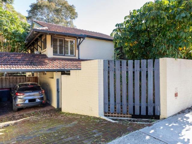 LOW MAINTENANCE LIFESTYLE IN PRIME LOCATION