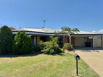 Low Maintenance Lifestyle in Sought After Halls Head