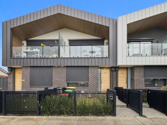 Low Maintenance Luxury In A Prized Reservoir Location