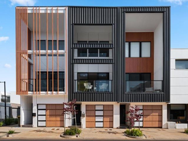 Low Maintenance Luxury in a Torrens Title Townhouse