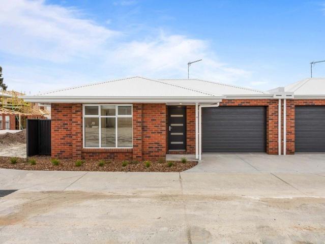 Low Maintenance Luxury in the Heart of Ballarat East!