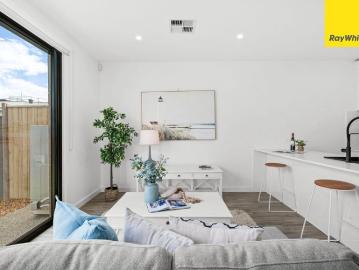 Rockbank, Victoria - Garden, Parking, Equipped kitchen