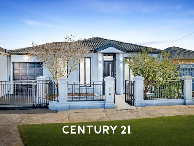 Low Maintenance Luxury with Everyday Convenience!