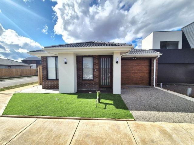 Low Maintenance Modern Living in the Heart of Rockbank!