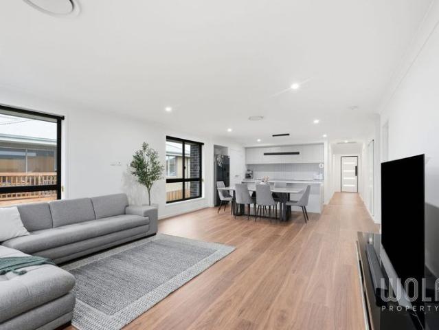 Low Maintenance, Modern Living in a Convenient Location