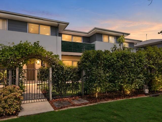 Low Maintenance Modern Townhouse with Private Decked Courtyard