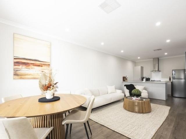 LOW MAINTENANCE MODERN TOWNHOUSE IN ELLENBROOK