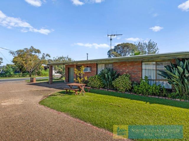 Low Maintenance Solid Brick 2 Bedroom Unit Comfortable Easy Floor Plan Lock up Garage Secure Courtyard