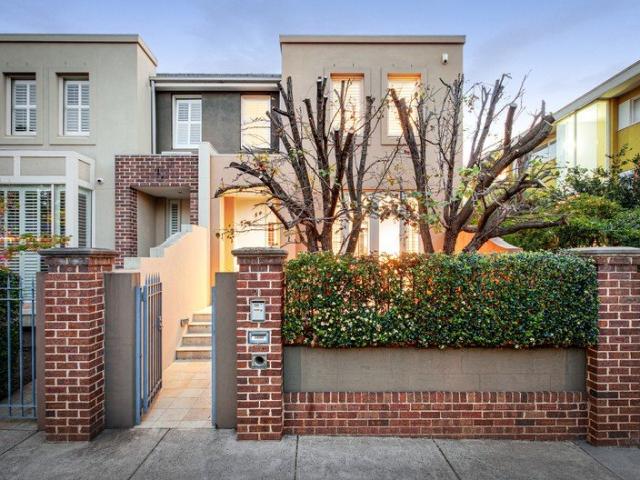 LOW MAINTENANCE, SECURE LIVING IN A CENTRAL ARMADALE LOCALE