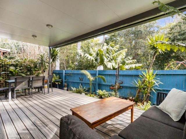 Low maintenance single level beachside investment