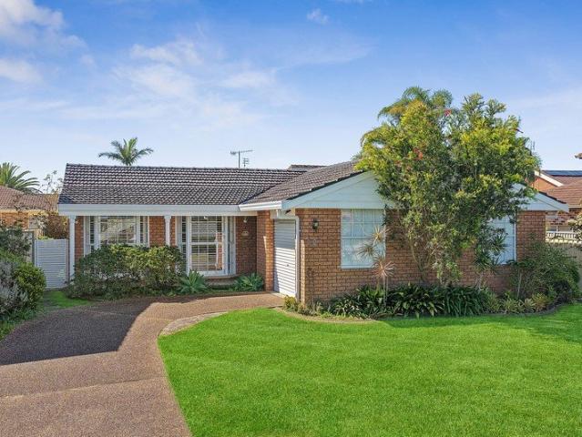 Low maintenance single level living with valley views