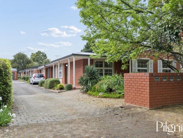 Low maintenance single level living in Norwood