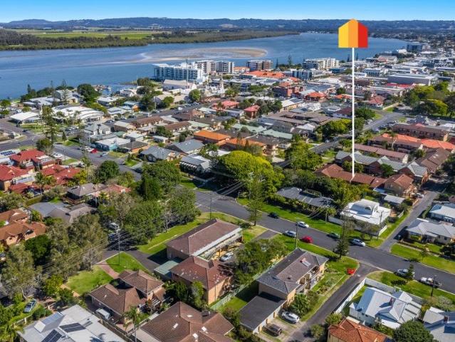 Low Maintenance Single Level Villa Close to Town