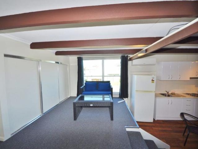 LOW MAINTENANCE STUDIO