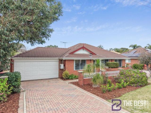 Low Maintenance Street Front Villa!