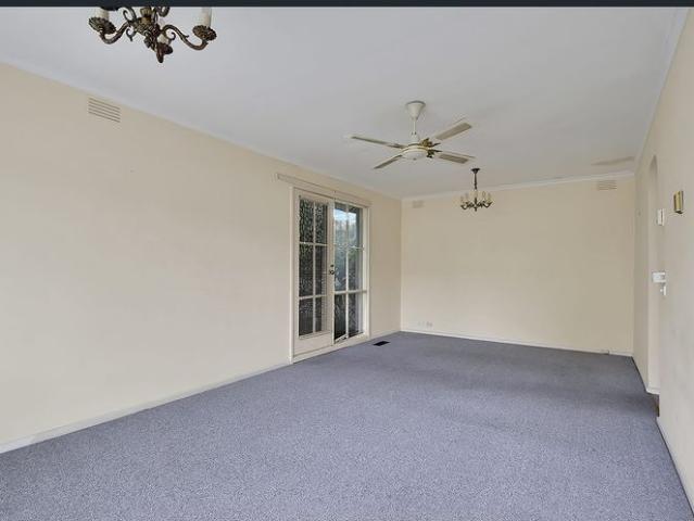 LOW MAINTENANCE & PERFECTLY LOCATED!