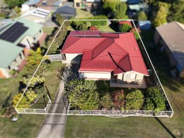 Low Maintenance, Privacy & Ample Outdoor Living on 700SQM!
