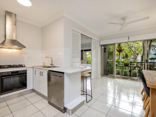 LOW MAINTENANCE RESORT STYLE LIVING | EXQUISITE INTERNAL PRESENTATION
