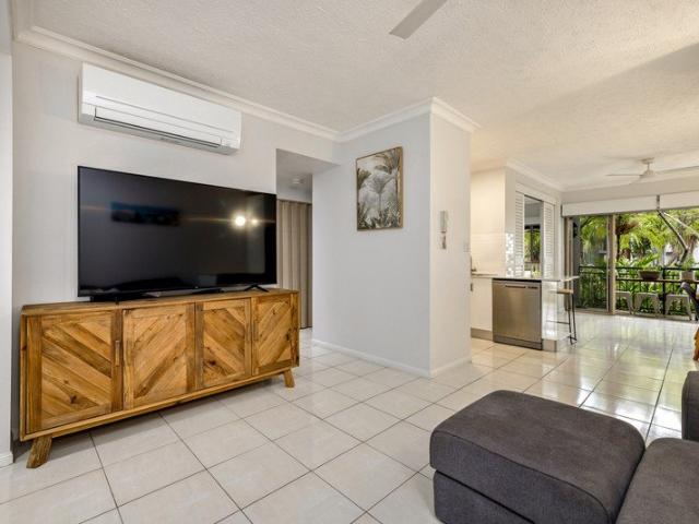 LOW MAINTENANCE RESORT STYLE LIVING | EXQUISITE INTERNAL PRESENTATION
