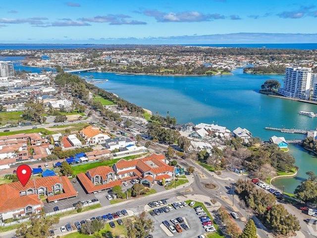 LOW MAINTENANCE WITH FORESHORE LOCATION