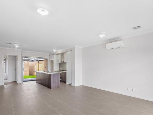 Low Maintenance Townhouse Overlooking Park Lands