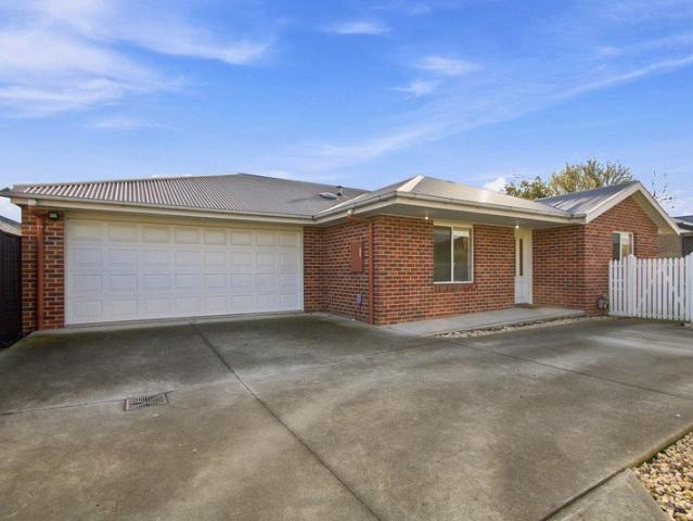 Low Maintenance Townhouse on Its Own Title