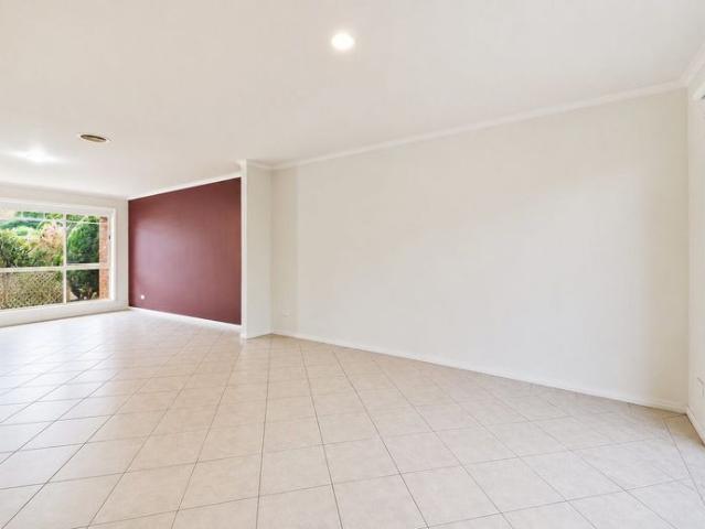 Low Maintenance Townhouse in a Convenient Endeavour Hills Location