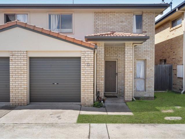 Low Maintenance Townhouse in Convenient Bayside Location
