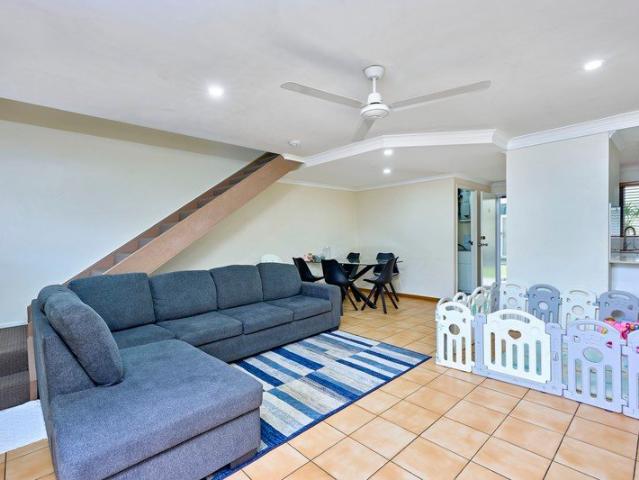 Low Maintenance Townhouse in Convenient Manoora Location!