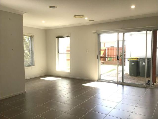 Low maintenance townhouse in quiet location