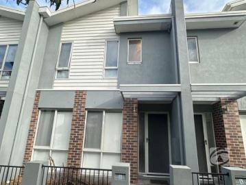 LOW MAINTENANCE TOWNHOUSE LIVING