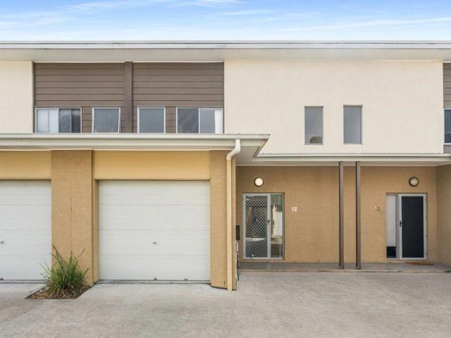 Low Maintenance Townhouse Living in a Convenient Kingston Location!