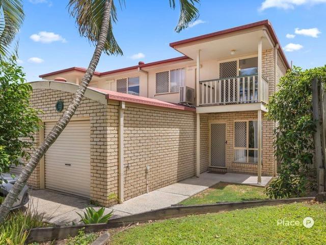 Low Maintenance Townhouse Living in Boutique Complex