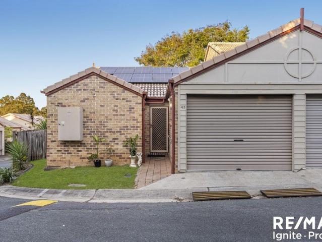 Low Maintenance Townhouse with Solar & Private Courtyard