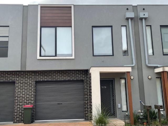 LOW MAINTENANCE TOWNHOUSE