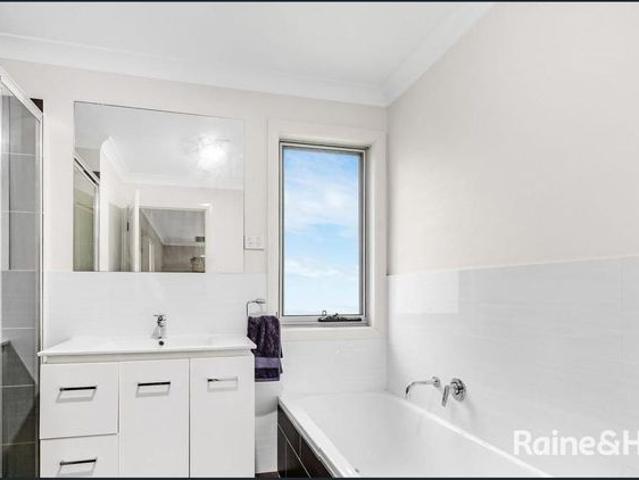 Low Maintenance Townhouse!
