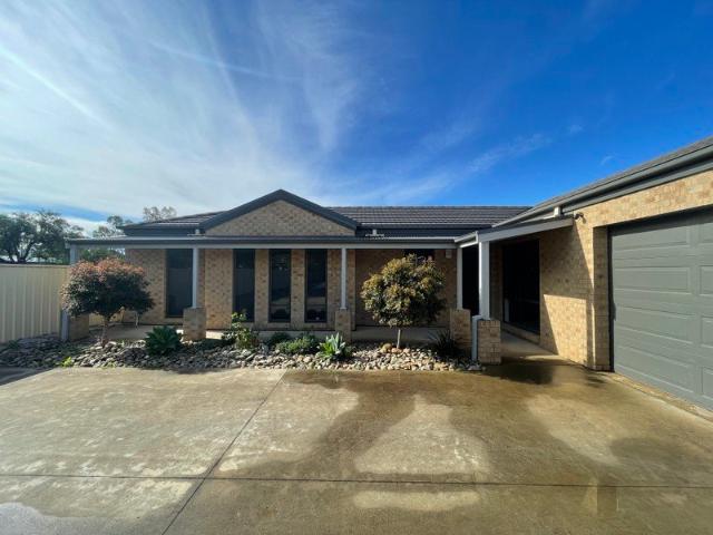 Low Maintenance Townhouse!
