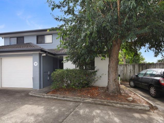 LOW MAINTENANCE TOWNHOUSE!