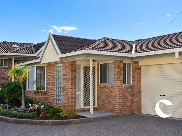 LOW MAINTENANCE TOWNHOUSE