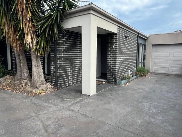 LOW MAINTENANCE, THREE BEDROOM TOWNHOUSE