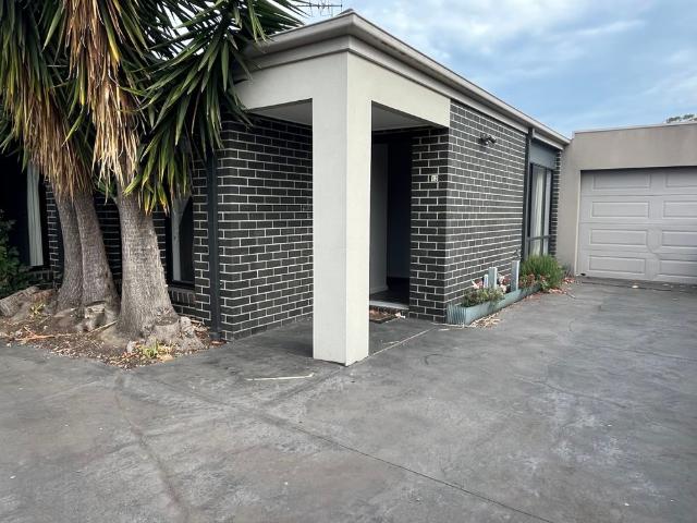 LOW MAINTENANCE, THREE BEDROOM TOWNHOUSE