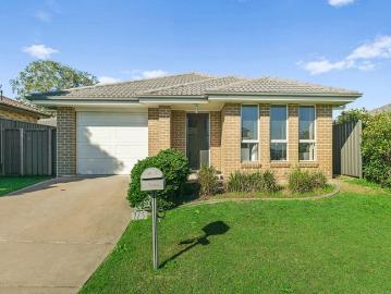 Low Maintenance Three Bedroom Villa in a Convenient Greta Location
