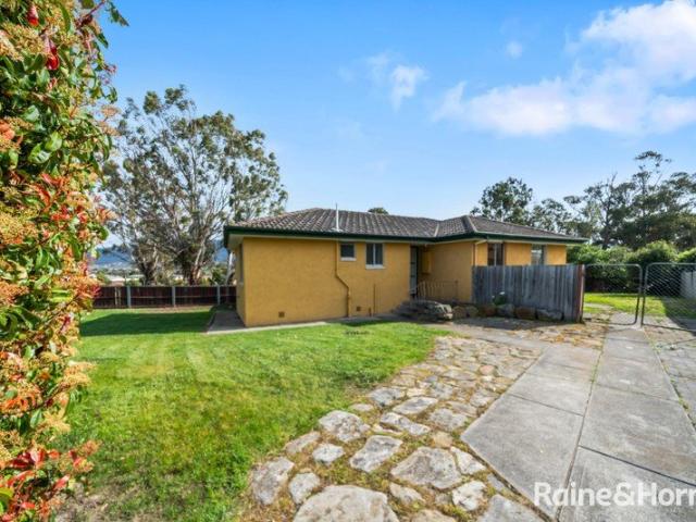 Low maintenance three bedroom home!