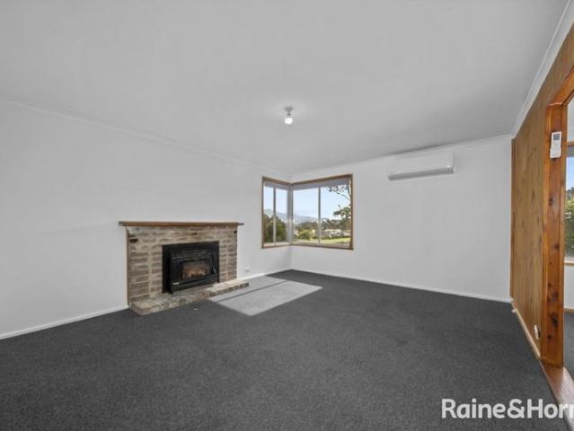 Low maintenance three bedroom home!