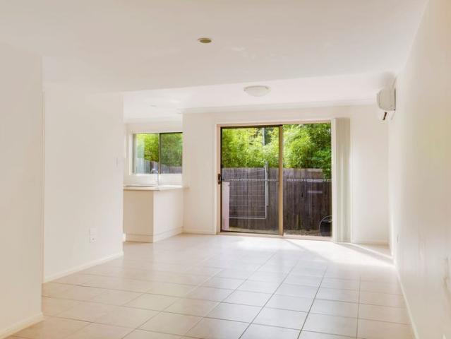Low Maintenance Two Bedroom Unit In Central Location