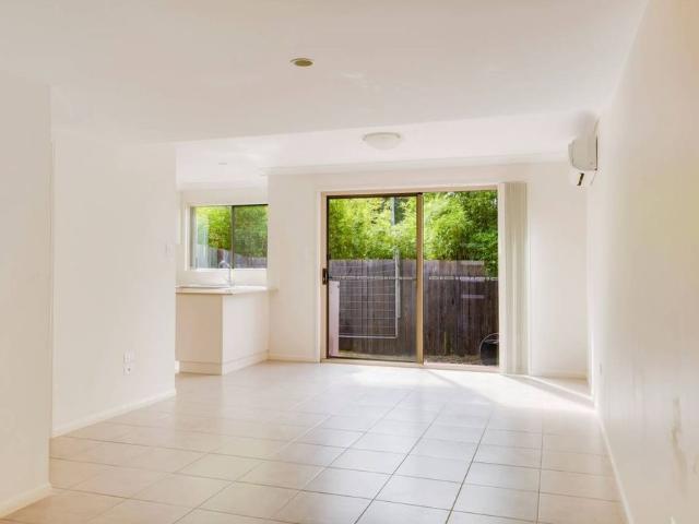Low Maintenance Two Bedroom Unit In Central Location